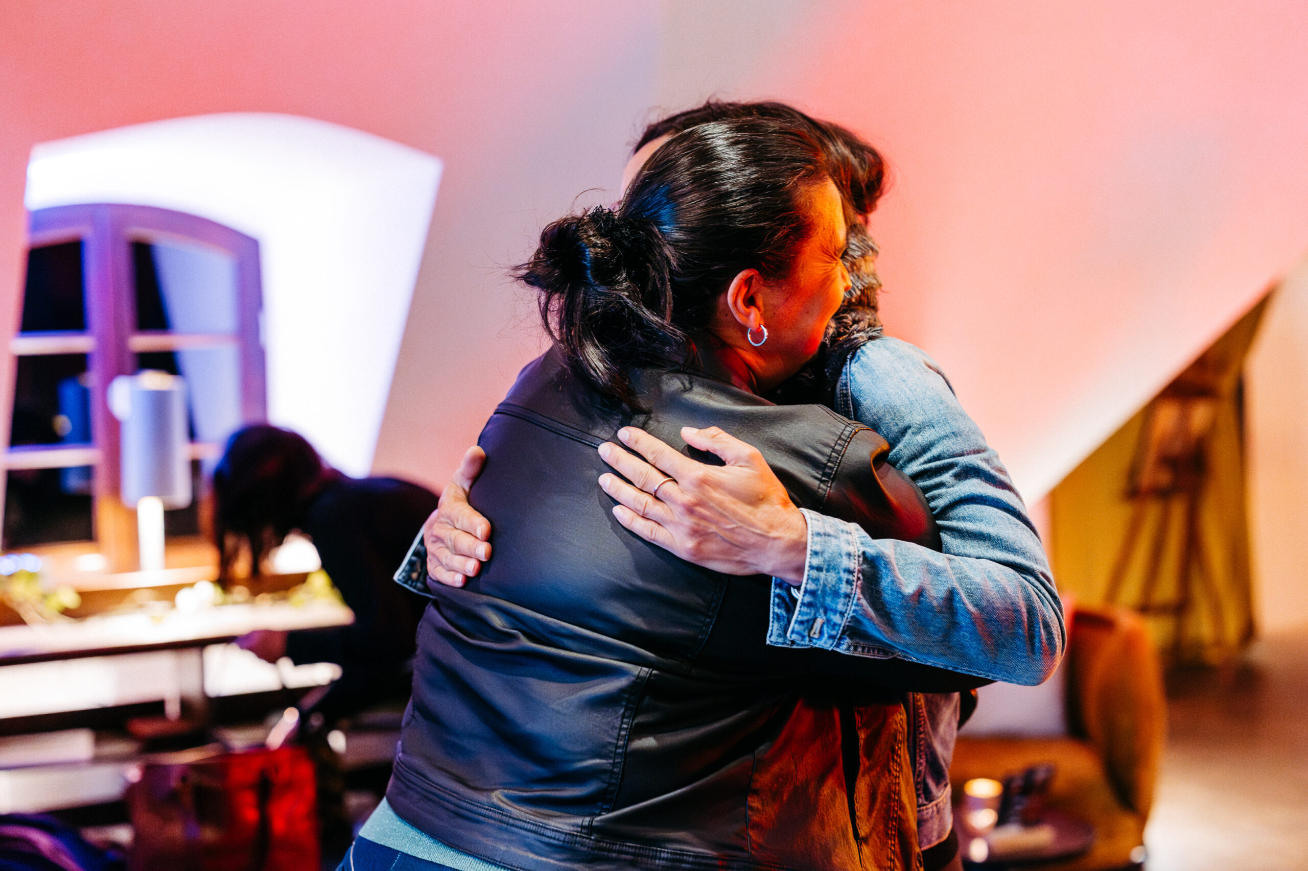 She's ON Circle _ im Townhouse